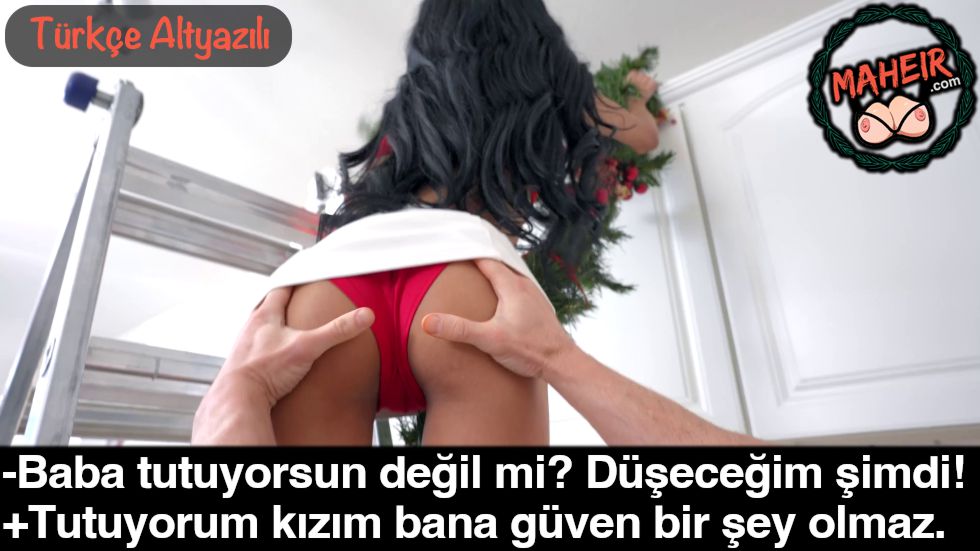 Merdivene Çıkan Kızını Tutarken Etek Altına Bakmadan Duramadı