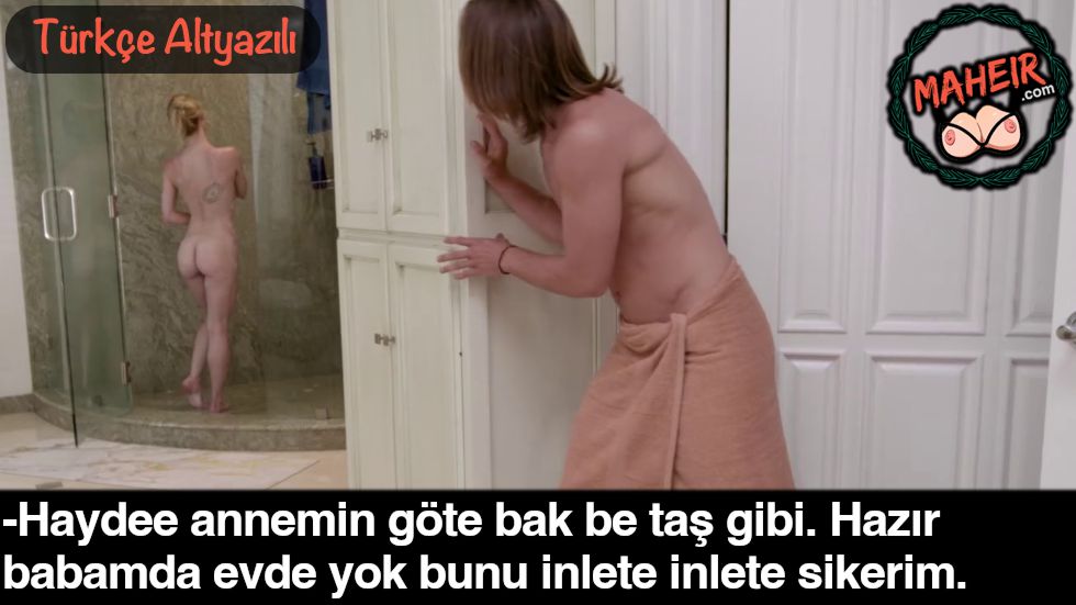 Banyo Yapan Üvey Annesini Sessizce İzleyip Zevke Geliyor