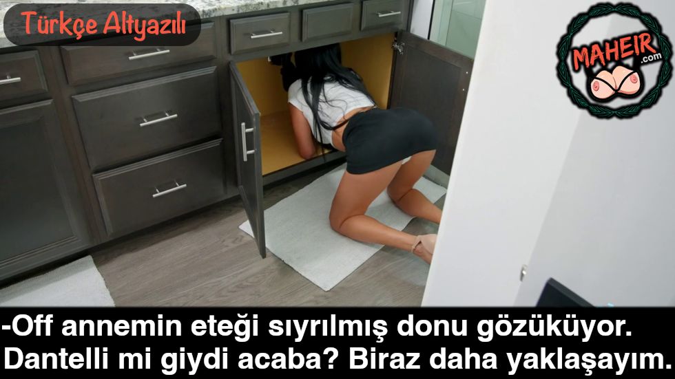 Etekle Dolabın Altına Eğilen Annesinin Beyaz Donu Görünce Aleti Kaldırdı
